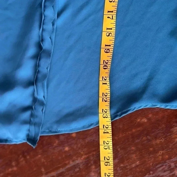 Elle Scalloped Trim Blue Blouse Top Size Medium - Picture 6 of 9